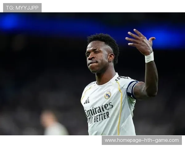 库尔图瓦与维尼修斯在马德里共同训练:激情碰撞与默契养成